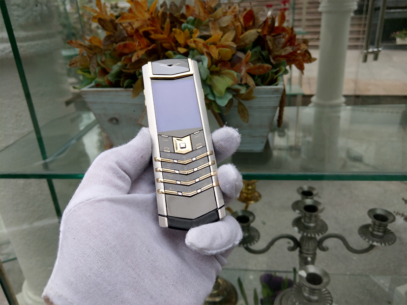 Vertu Signature S điểm vàng