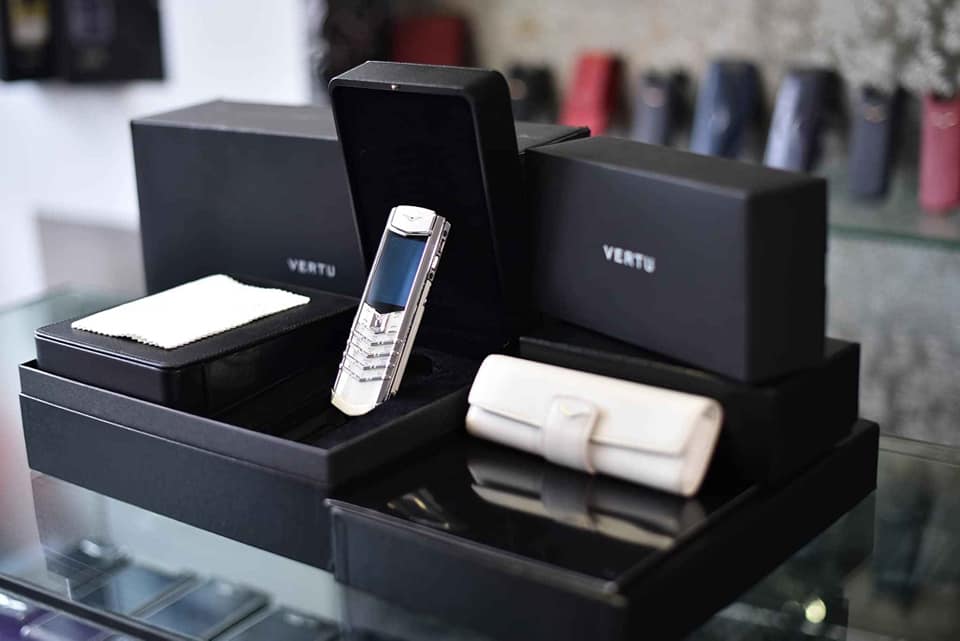 Vertu Signature s white