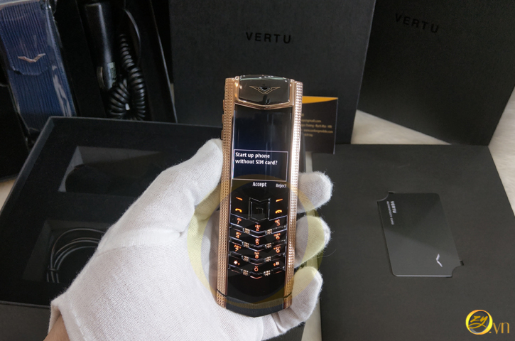 Vertu chính hãng vỏ cao cấp Clous de paris Gold